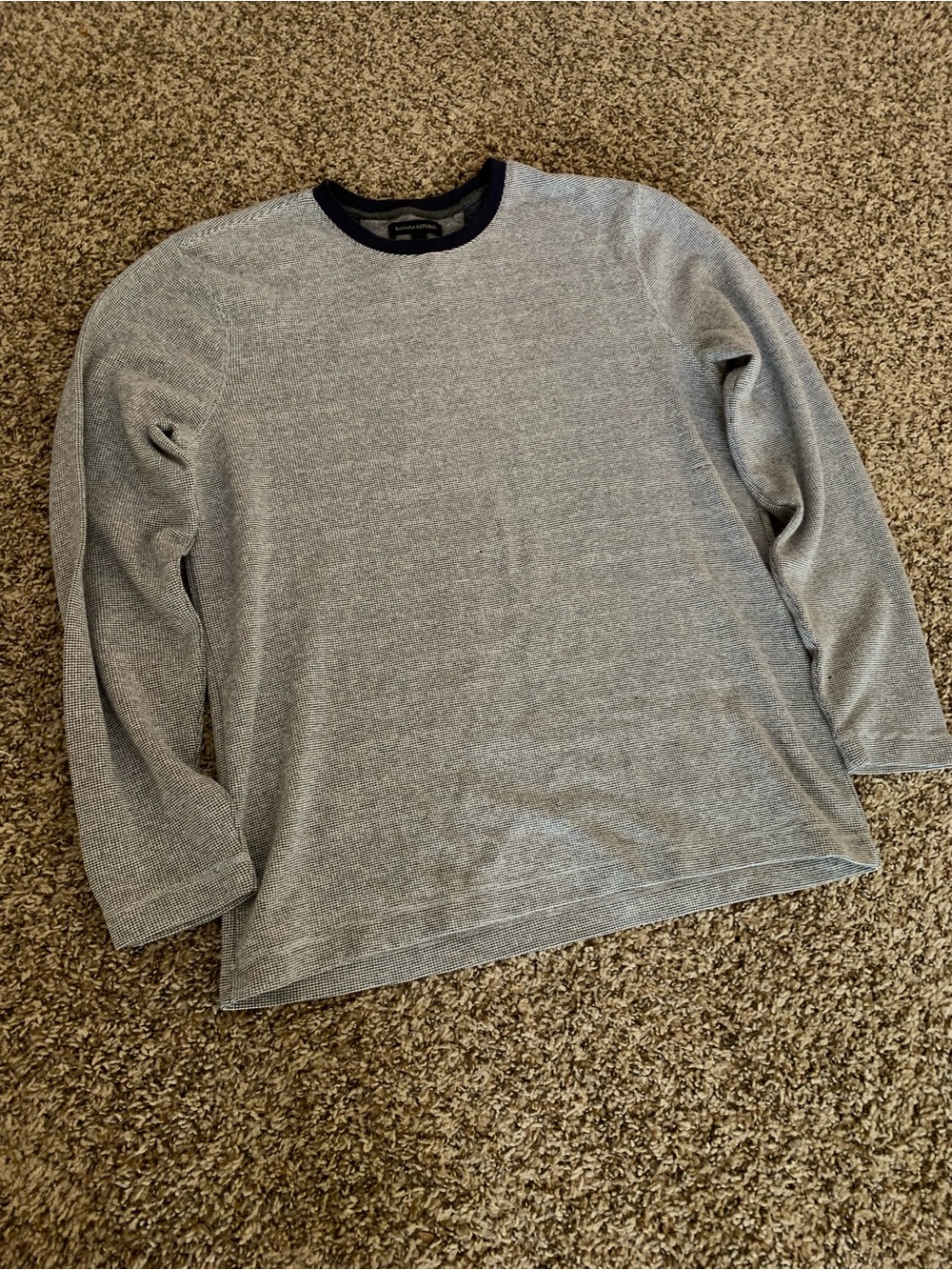Banana Republic Men's Light Heather Gray Long-Sleeve Crew with Navy Trim